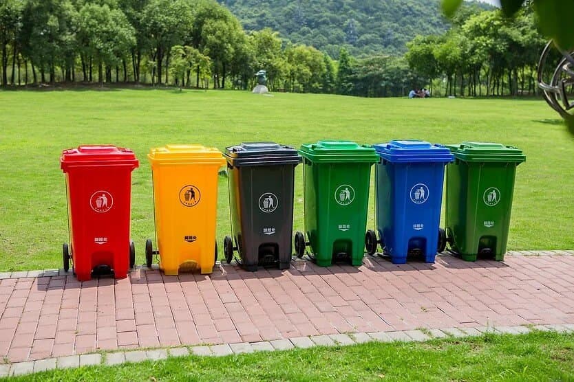 240L Garbage Can w/ Wheels