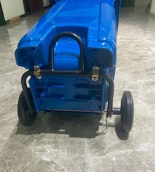 240L Garbage Can w/ Wheels — view 2